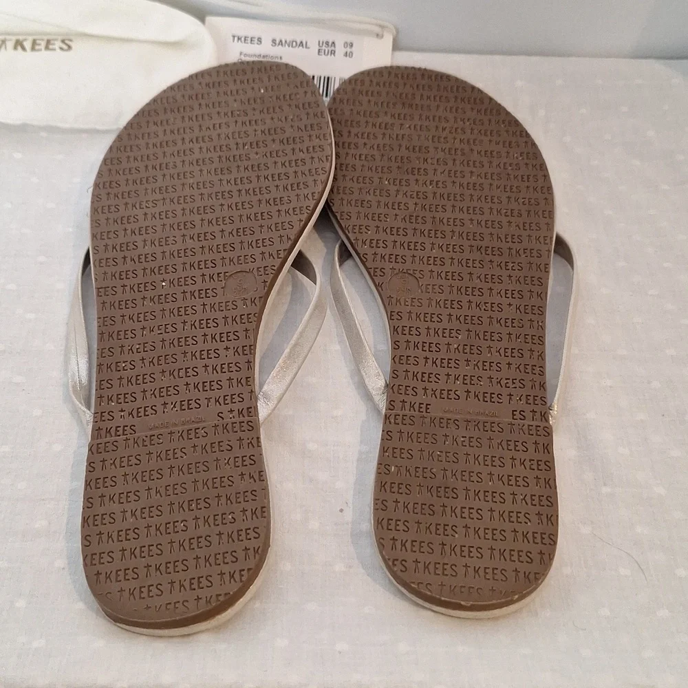 TKEES Women's Sandals in Shimmery Champagne Color Size 9/40